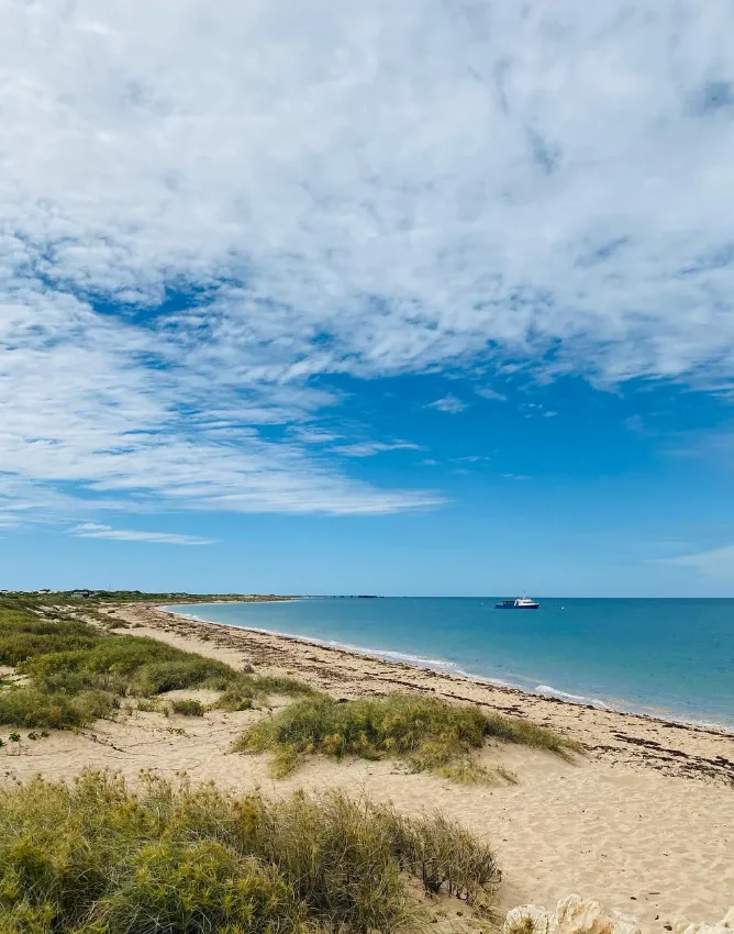 Bundegi Beach