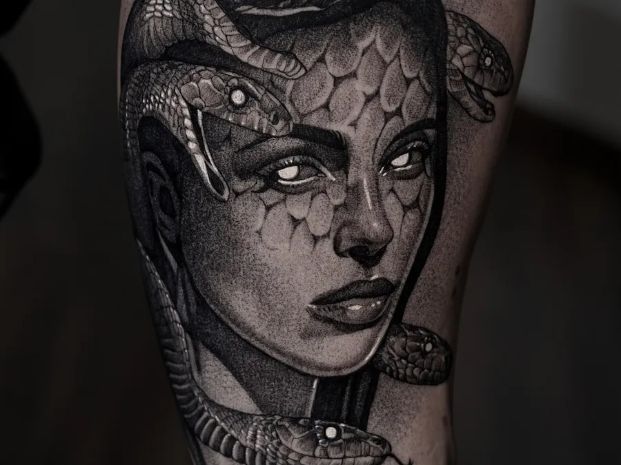 Ramazan Ayvalli Tattoo Studio — detail